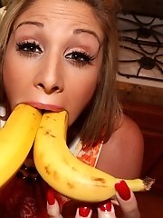 Amateur banan hotties pink lips porn pictures